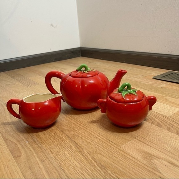Vintage Tomato The Pantry Parade Tea Pot Creamer Sugar Bowl Set Kitschy MCM - Picture 2 of 14